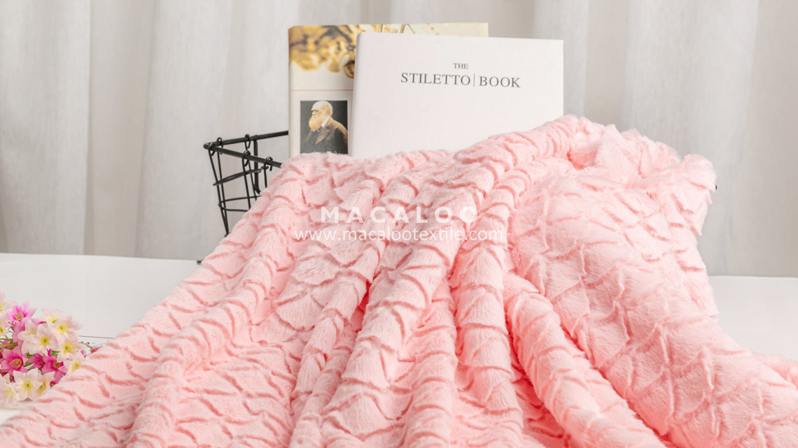 China supplier polyester minky fabric for cuddle blanket